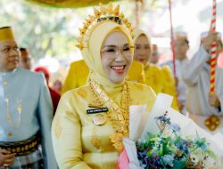HUT Sulsel ke-356, Bupati Barru Tampil Kompak Kenakan Baju Adat Bugis