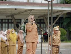 Bupati Barru Andi Ina Pimpin Upacara Bendera, Tekankan Disiplin ASN dan Kebersihan Lingkungan Kerja